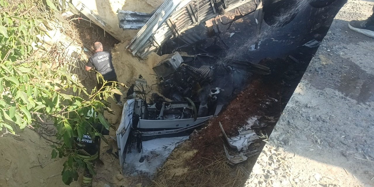 Konya'da feci kaza! Otomobil ile tır çarpıştı! 3 ölü