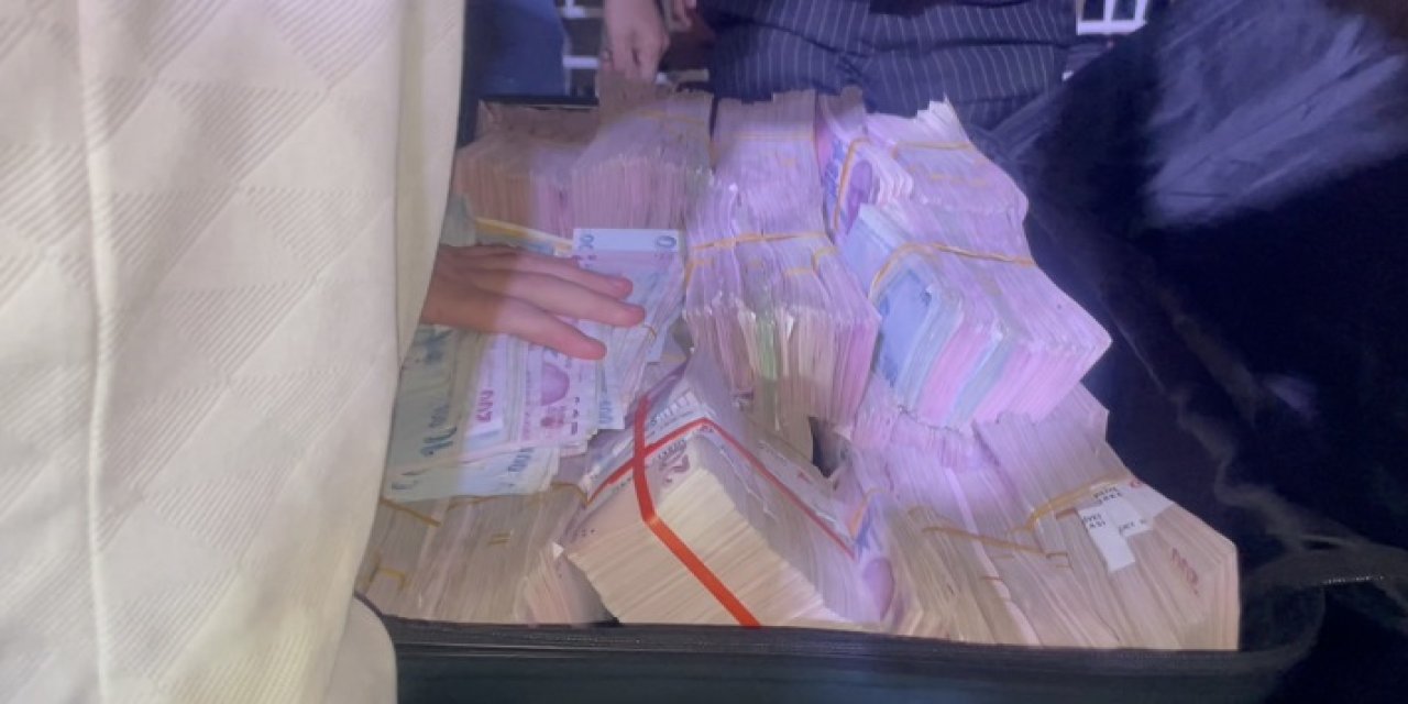 Aşiret düğününde 5 kilo altın takıldı