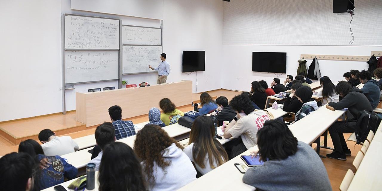 Devlet himayesindeki gençler üniversiteli oldu