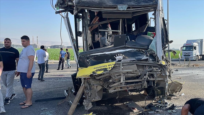Yol kana bulandı! 1 kişi öldü, çok sayıda yaralı var!