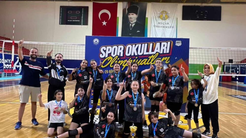 Bozkır Midi Voleybol takımı şampiyon oldu