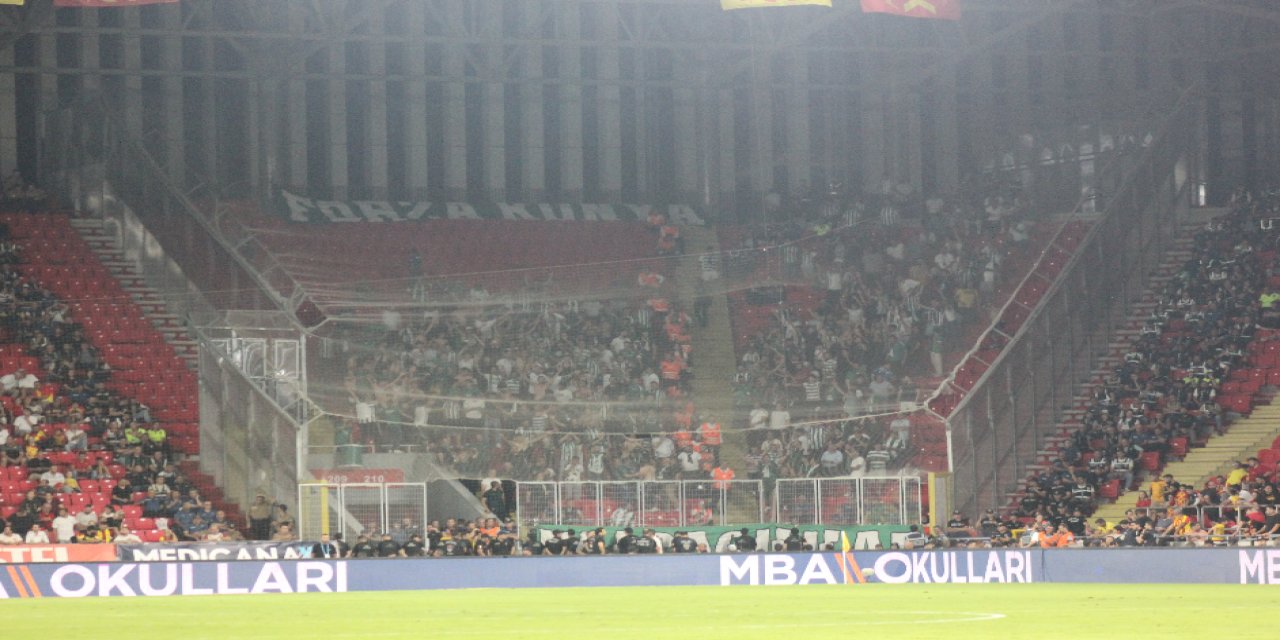 Konyaspor Taraftarı Deplasmanda Takımını Yalnız Bırakmadı