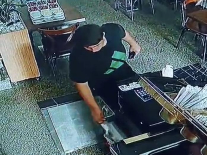 Topallayarak Girdi, Cüzdanı Alıp Gitti!