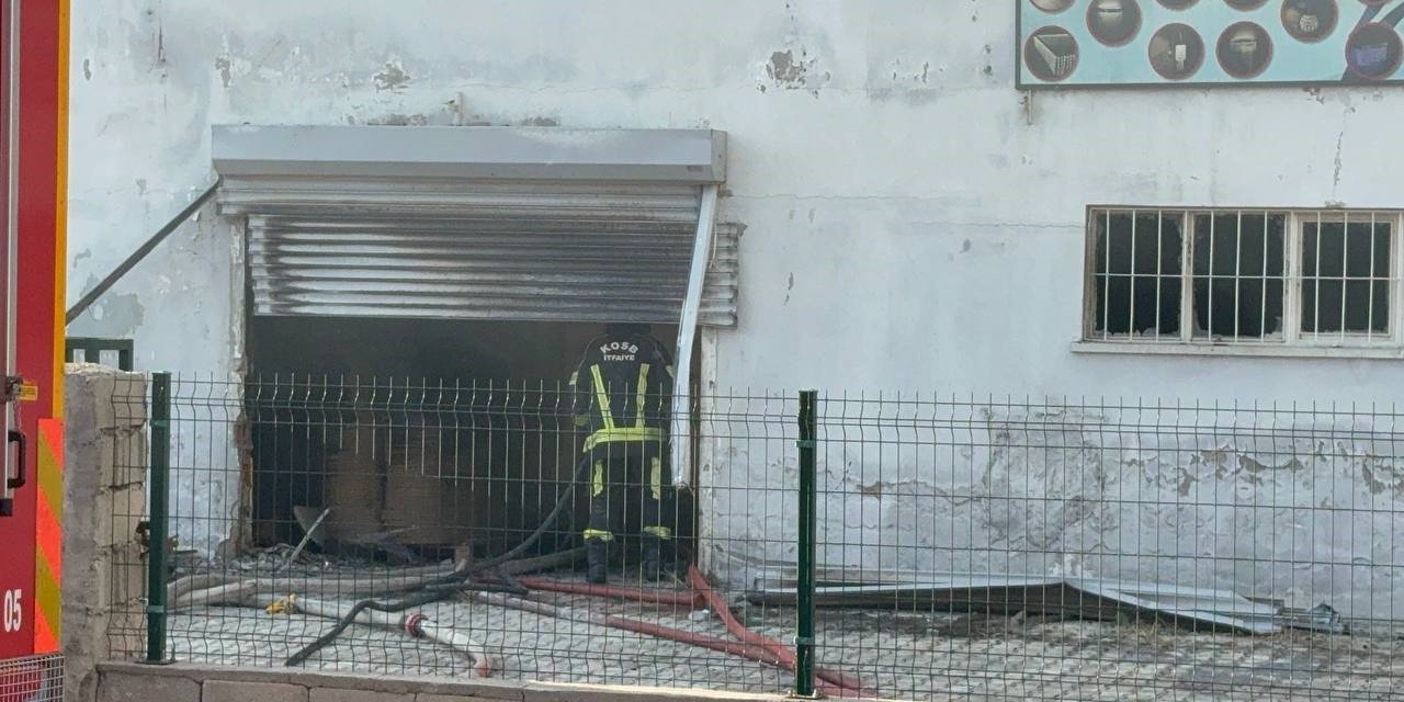 Hırdavat Dükkanında Çıkan Yangın Fabrikaya Sıçradı!