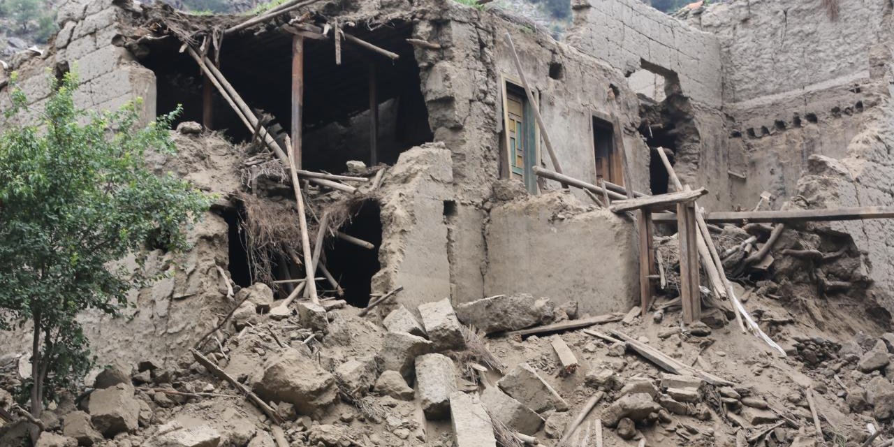 Afganistan'da 5,2 büyüklüğünde yeni bir deprem meydana geldi