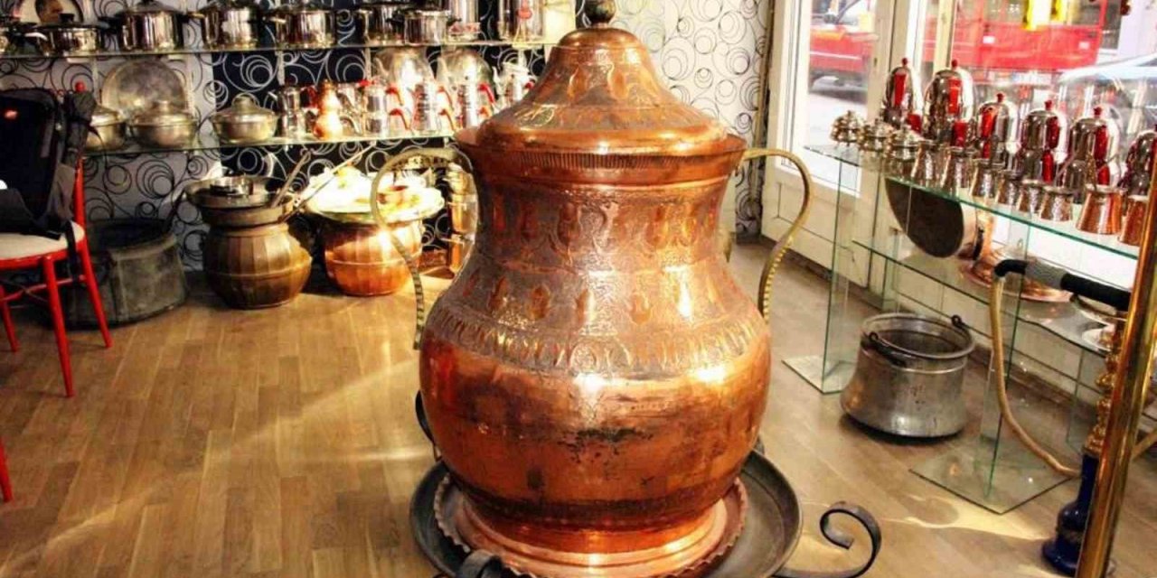 Dev bakraca evladı gibi bakıyor
