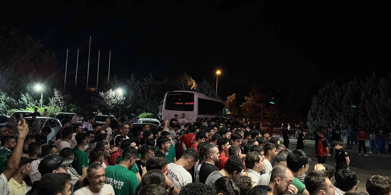 Ay-yıldızlılar Konya’da! Coşkulu karşılaşma