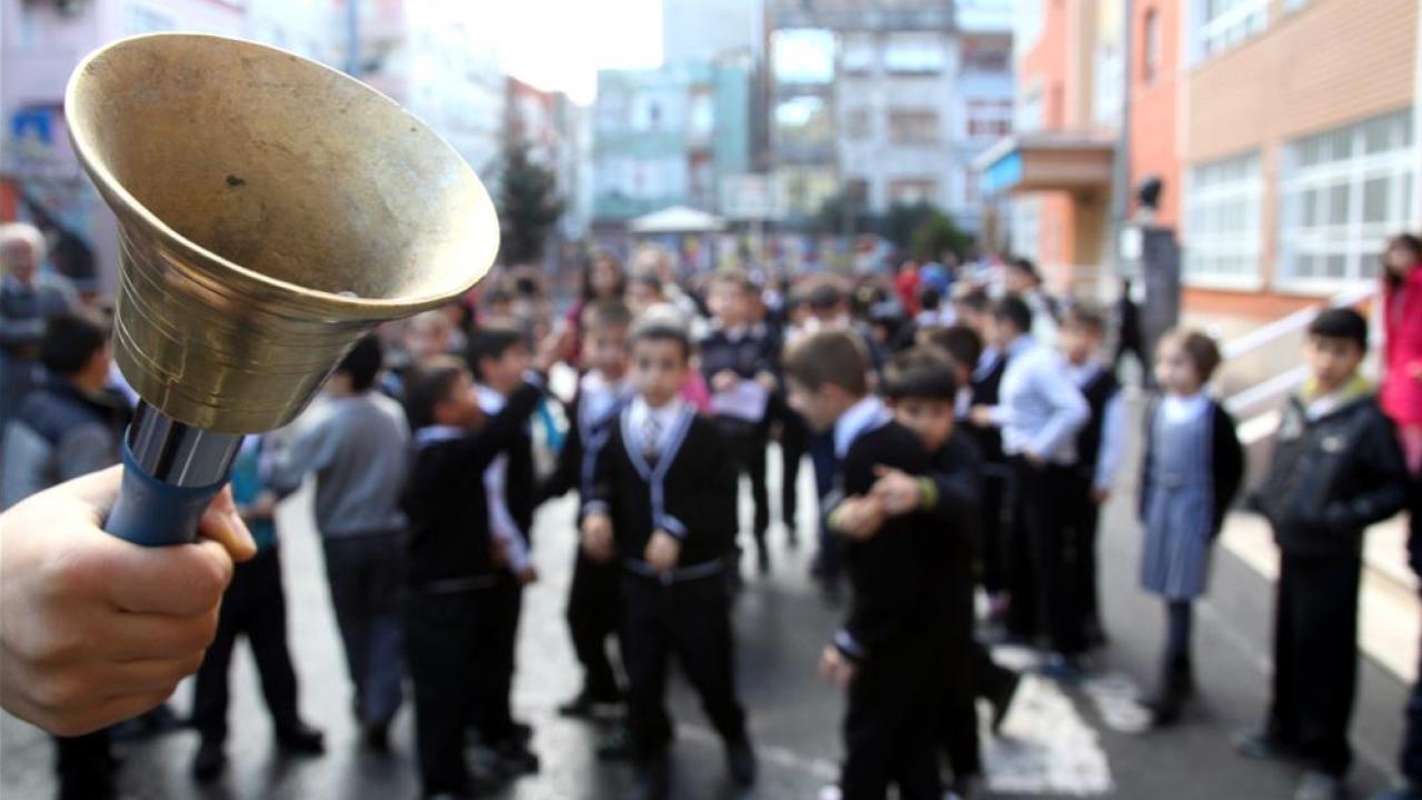 Milyonlarca öğrenci yarın derse girecek
