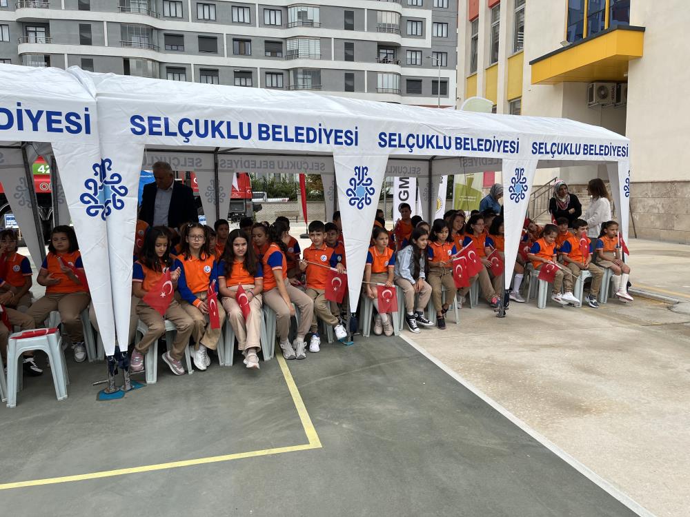 Konya'da Eğitim Sevinci: 463 Bin Öğrenci Okul Yoluna Düştü!