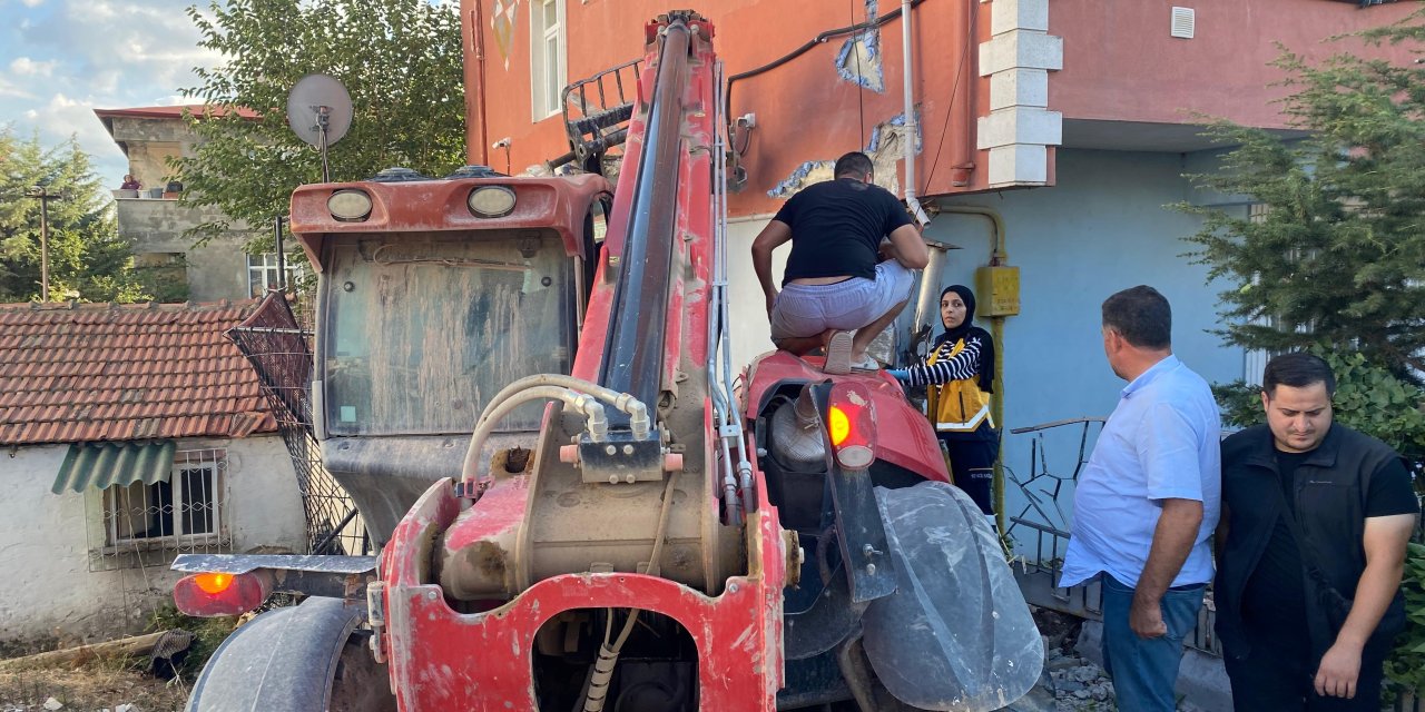 Kontrolden Çıkan İş Makinesi Dehşet Saçtı! 2'si Çocuk 4 Yaralı