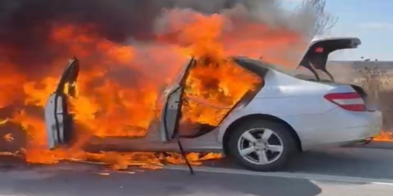 Seyir Halindeki Otomobil Alev Alev Yandı!