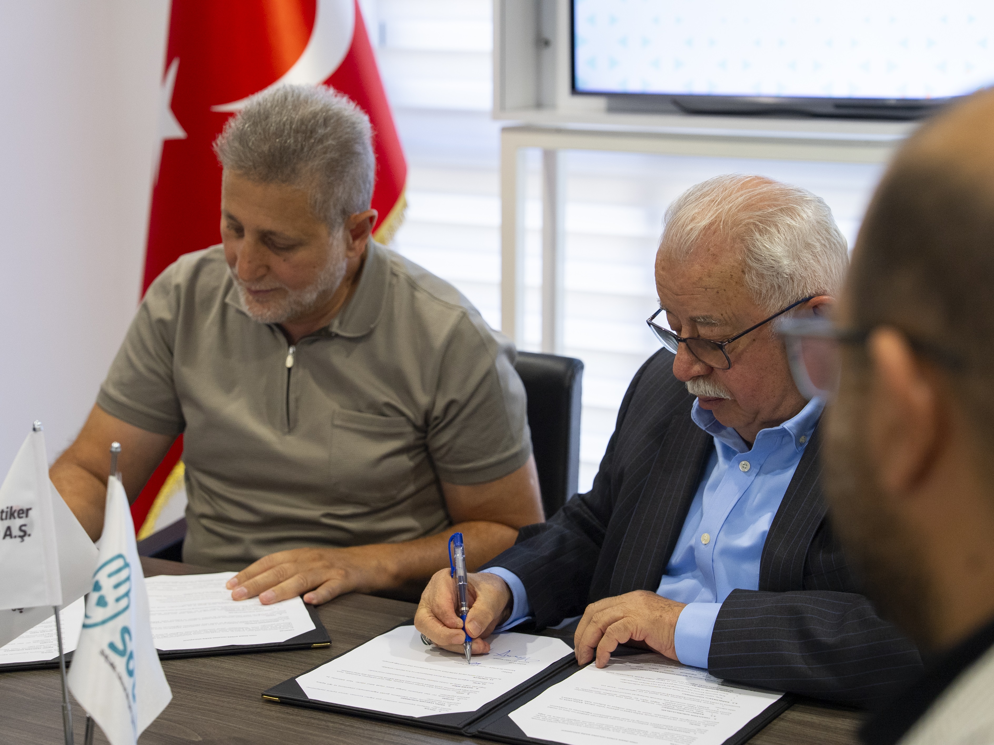 SOBE Vakfı’na Ömer Atiker Holding’ten Araç Bağışı