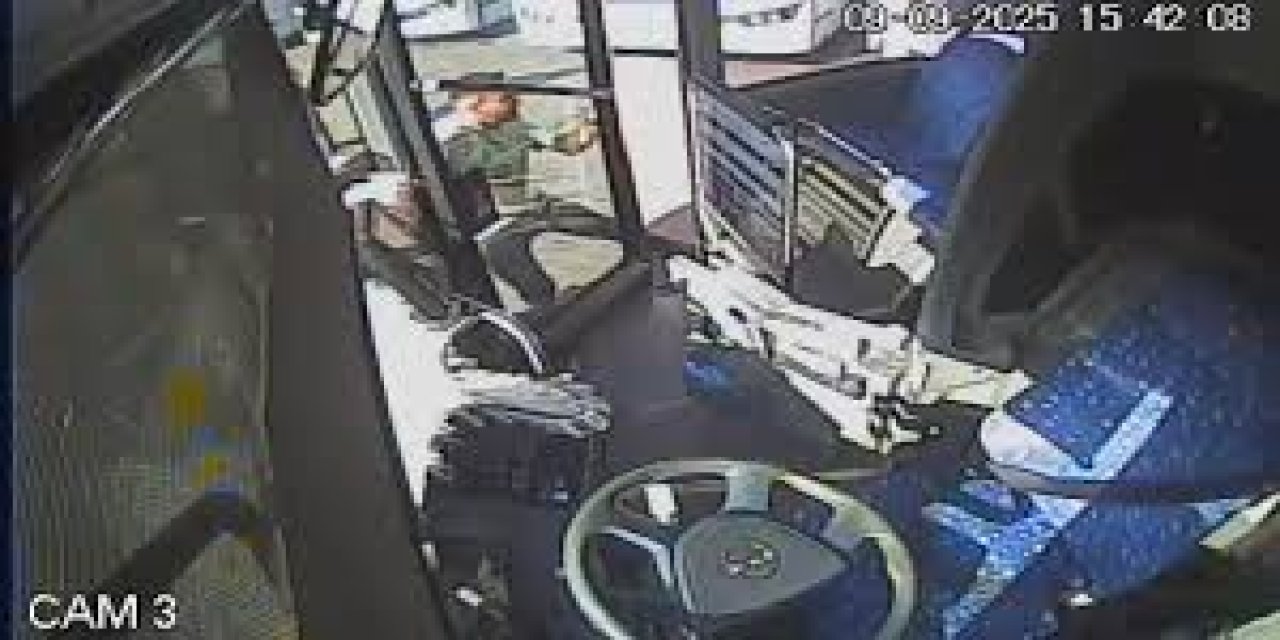 El freni çekilmeyen otobüs, başka otobüse çarptı