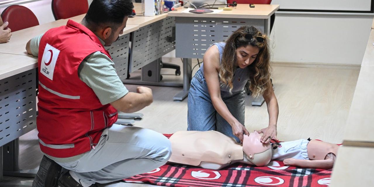 Türk Kızılay ilk yardım eğitimleriyle binlerce kişiye ulaştı