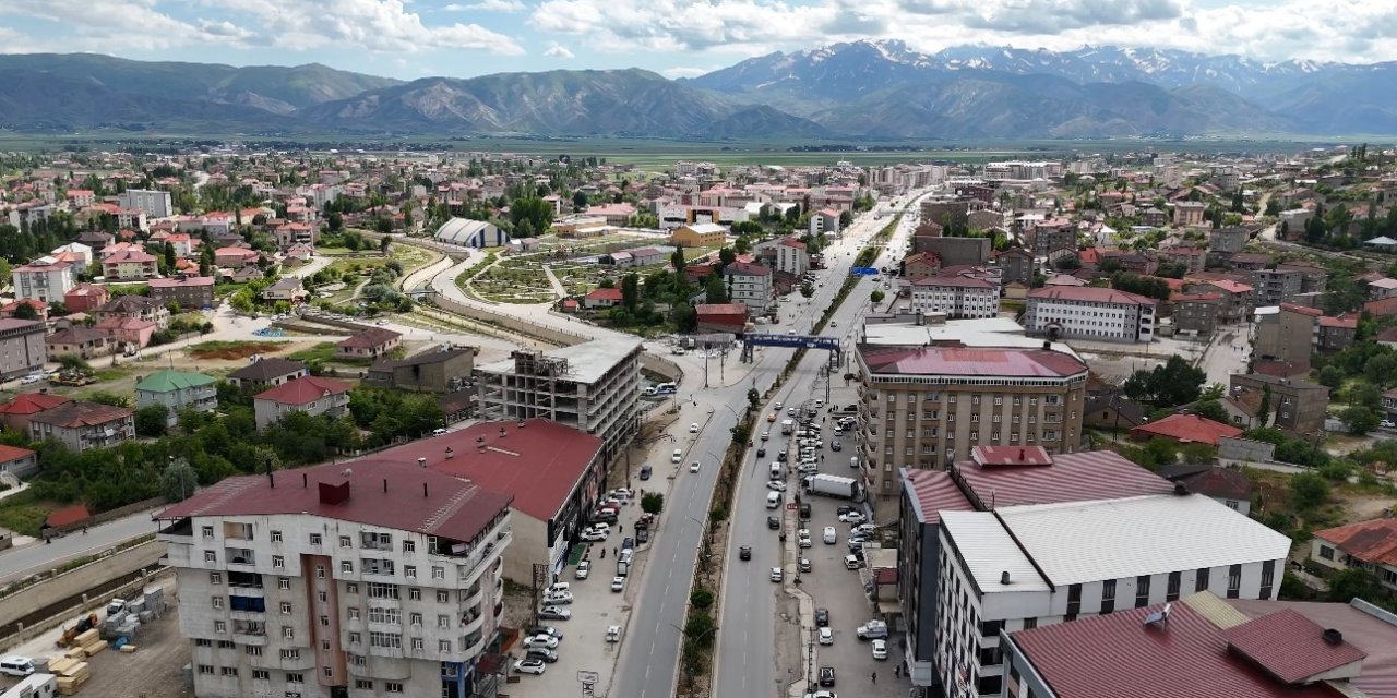 Hakkarililer havalimanına ek sefer istedi