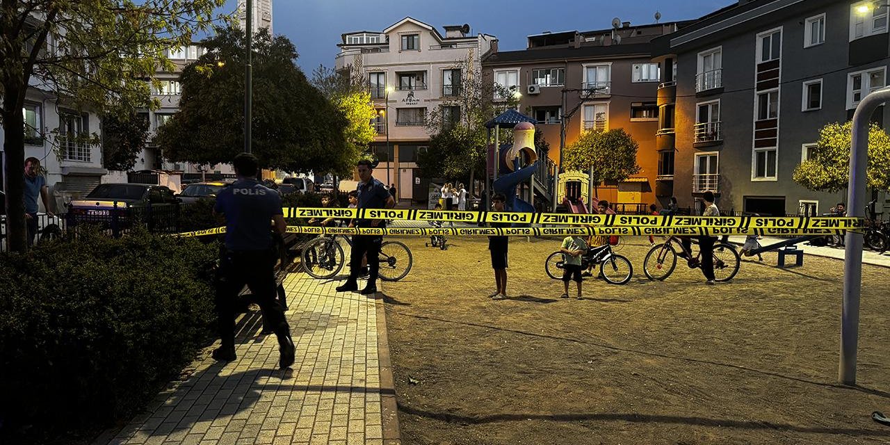 Parkta oynayan çocuğa yorgun mermi isabet etti