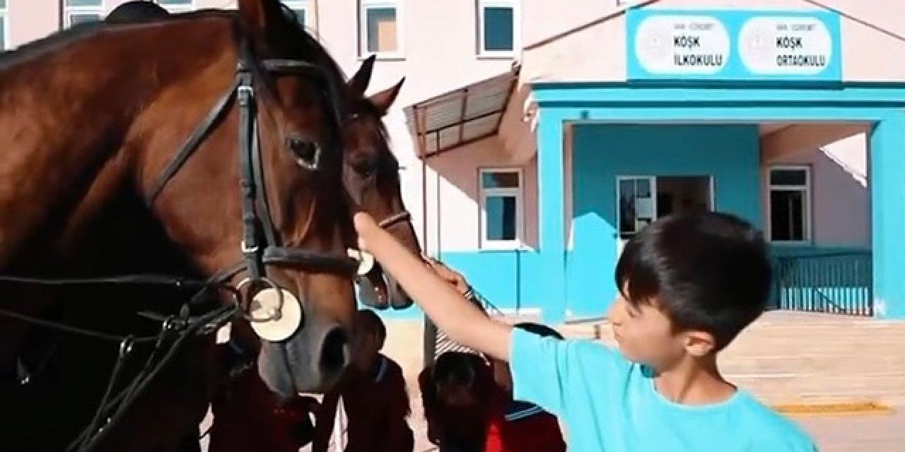 Atlı timlerden okul çevrelerinde güvenlik denetimi