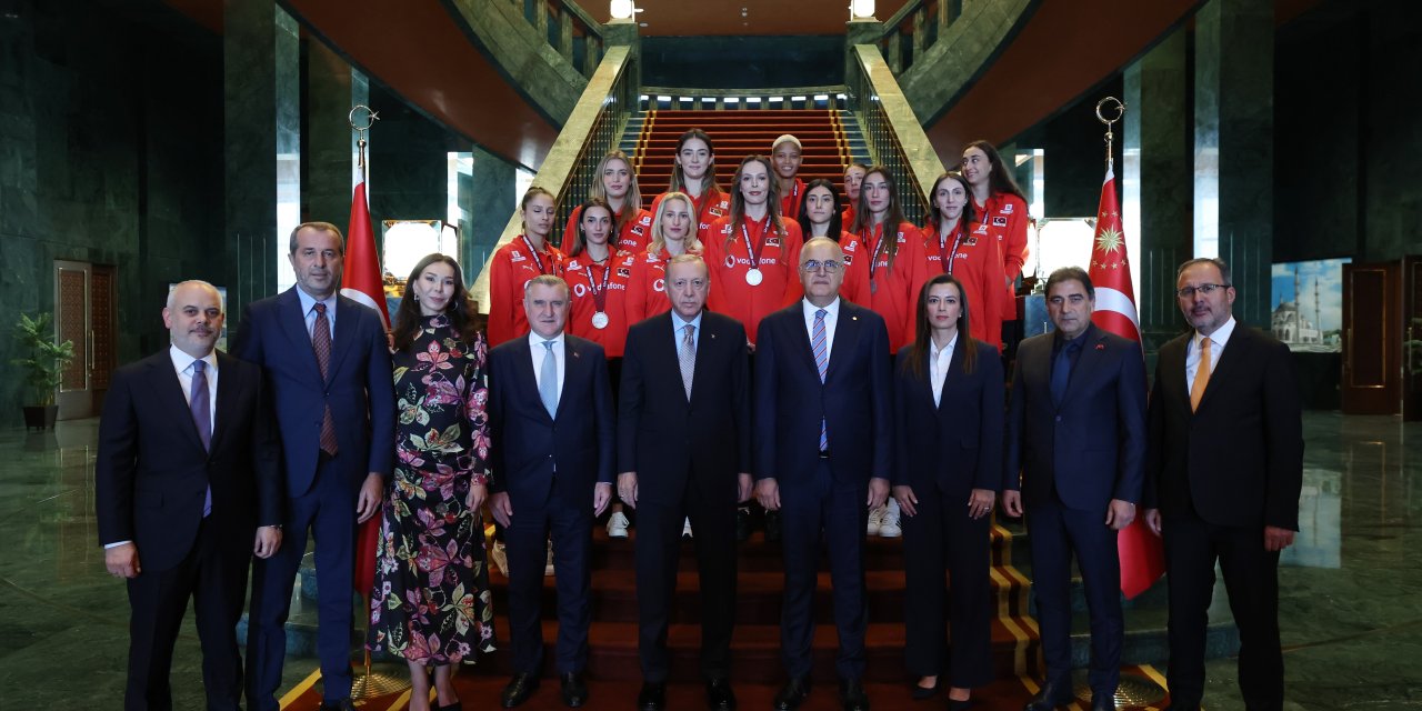 Cumhurbaşkanı Erdoğan, Dünya İkincisi Filenin Sultanları’nı Ağırladı