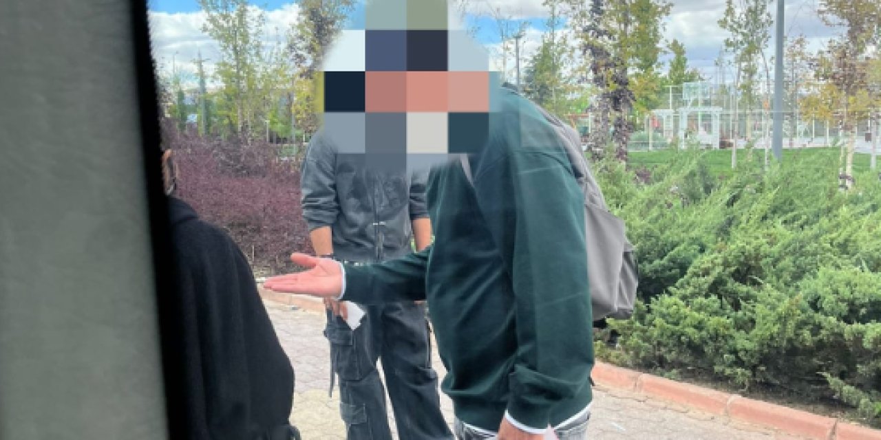 Selçuk Üniversitesi’nde Kitap Ayracı Bahanesiyle Kız Öğrencilere Taciz!