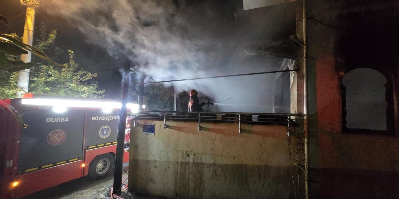 3 katlı binada çıkan yangın söndürüldü