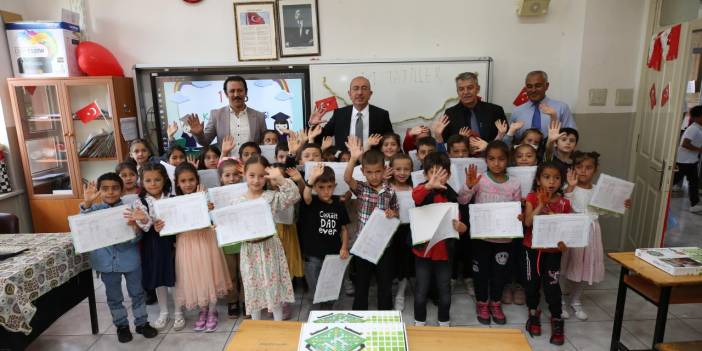 Başkan Kavuş, öğrencilerin karne heyecanına ortak oldu