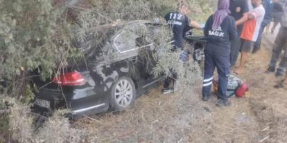 Konya'da otomobil yol kenarındaki ağaçlara çarptı: 1 ölü, 1 yaralı