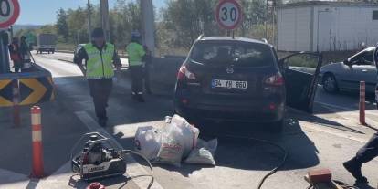 Otoyol gişelerinde bariyere çarpan otomobilin sürücüsü öldü