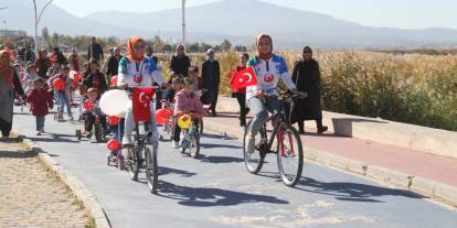 Konya'da öğrenciler cumhuriyetin 101. yıldönümü için pedal çevirdi