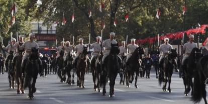 TBMM önünden ilk Meclis binasına ’29 Ekim’ korteji