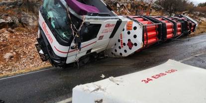 Konya'da doğal gaz yüklü tanker devrildi