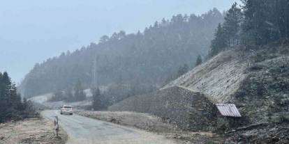 Kastamonu’da kar yağışı başladı, yollar beyaza büründü