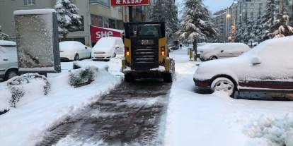 Konya'da kar yağışı yol temizleme çalışmaları sürüyor