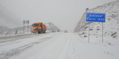 Antalya- Konya karayolunda kar yağışı durdu