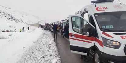 Erzincan'da yolcu otobüsü devrildi