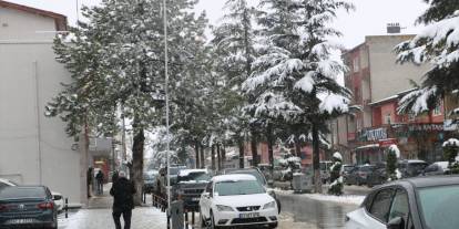 Sarayönü'nde kar yağışı sürüyor