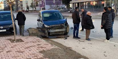 Konya'da iki araç çarpıştı! Maddi hasar oluştu!