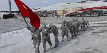 Sarıkamış şehitleri için binlerce kişi yürüdü