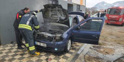 Seydişehir'de park halindeki otomobil yandı