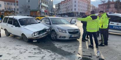 Konya’da iki otomobil çarpıştı: 2 yaralı