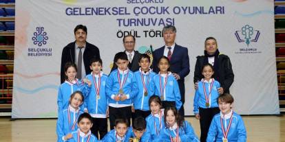 Selçuklu’da Geleneksel Çocuk Oyunları Turnuvası’nda ödül heyecanı yaşandı