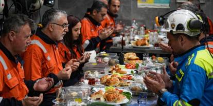 Bakan Işıkhan, maden ocağı işçileriyle sahur yaptı