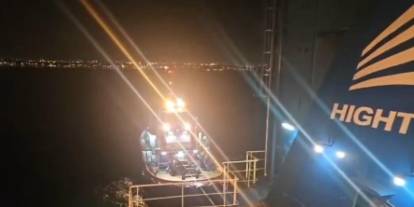 Karaya oturan yük gemisi kurtarıldı
