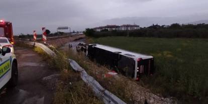 Manisa'da yolcu otobüsü devrildi: 16 yaralı