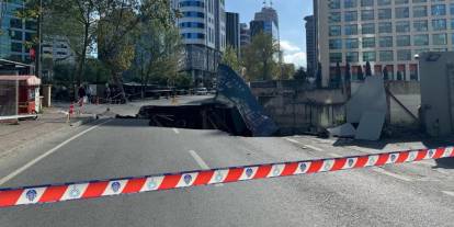 İstanbul Sarıyer'de yol çöktü