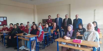 Konya’da şehit annesi oğlunun adının verildiği okulu ziyaret etti!