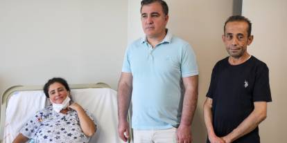 Doktorları, 2'şer kez böbrek nakli olan çifti 'mucize' diye tanımladı