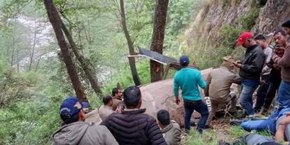 Hindistan'da helikopter düştü, 5 kişi öldü