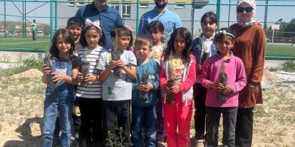 Öğrenciler 110 fidanı toprakla buluşturdu
