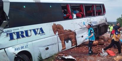 Çanakkale'de zincirleme kaza: 8 ölü, 20 yaralı