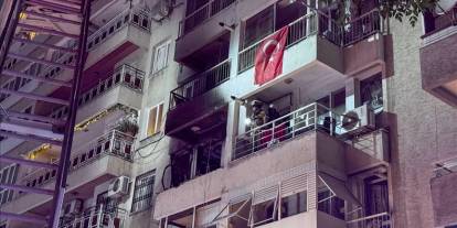 Apartman dairesinde meydana gelen patlamada 4 kişi yaralandı
